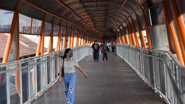 Skywalk Kebayoran Baru/Foto: ANTARA FOTO/Akbar Nugroho Gumay